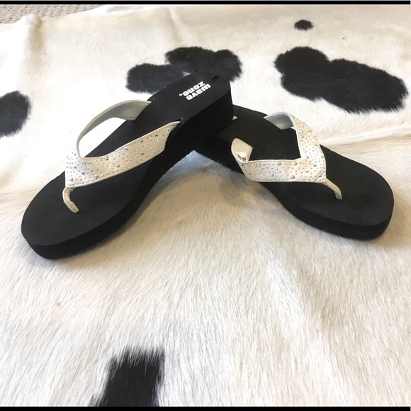 Wave Zone Shoes - Platform flip flops